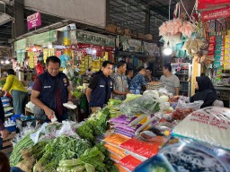 Sidak Pasar, Satgas Pangan Polres Gresik Pantau Harga Bapokting