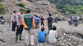 2 Penambang Pasir di Kali Putih Blitar Tertimbun Longsor