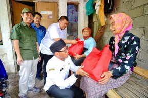 2.657 Paket Sembako Pengganti Karangan Bunga Pelantikan di Banyuwangi Disalurkan