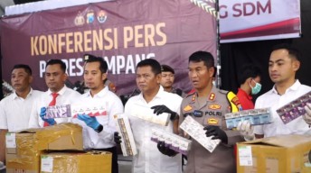 Polres Sampang Gagalkan Penyelundupan 19 Kardus Rokok Ilegal lewat Ekspedisi