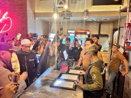 Razia Penjualan Miras di Jember Sasar Tempat Karaoke dan Hotel