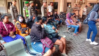 Operasi Pekat di Krembung Sidoarjo, Tim Gabungan Amankan 7 PSK dan Penjudi