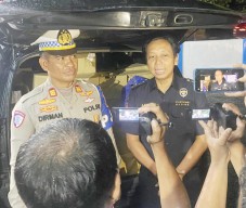Angkut Rokok Ilegal dari Sumenep, Mobil Hitam Melaju Ugal-ugalan di Suramadu