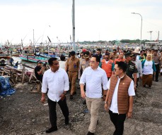 Pj Gubernur Jatim Tugasi Daerah Terdampak Puting Beliung Segera Diperbaiki