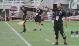 Persebaya Hadapi PSBS Biak, Uston Nawawi Gantikan Munster