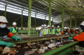 Menko Zulhas Puji Pengolahan Sampah di Banyuwangi