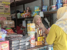Pedagang Jajanan Lebaran di Lamongan Mulai Diserbu Pembeli