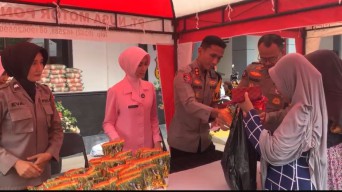 Polres Ponorogo dan Bhayangkari Gelar Pasar Murah selama Ramadan