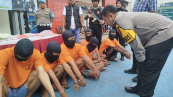 Polisi Tangkap 4 Pemuda di Warung Sate Bangkalan, Temukan 1 Kg Sabu Dalam Jok