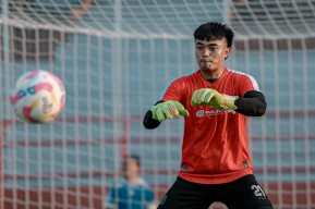 Kiper Persebaya Ernando Ari Dipanggil Timnas, Munster: Fokus Lawan PSIS Dulu