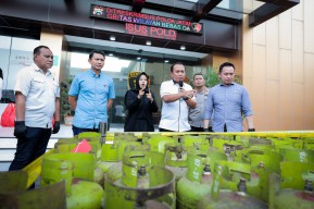Polda Jatim Bongkar Praktik LPG Oplosan, 4 Orang Diamankan