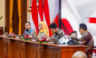 Rakor dengan Kemenkop, Khofifah Dukung Pendirian 70.000 Koperasi Merah Putih