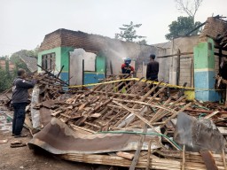 2 Rumah Warga Bangkalan Hangus usai Sahur, Diduga Akibat Korsleting