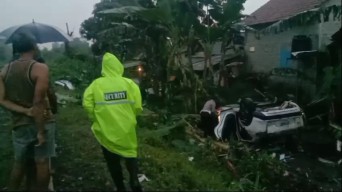 Mobil Tertabrak KA Singasari di Blitar, 1 Penumpang Tewas