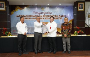 Mas Dhito Serahkan LKPD 2024 ke BPK Perwakilan Jawa Timur