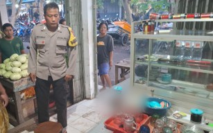 Pria Nongkrong di Warkop Pasar Kencong Jember Mendadak Dibacok hingga Luka Parah