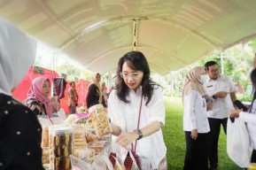 Dukung Ekonomi Lokal, Mbak Cicha Ajak Masyarakat Meriahkan Bela-Beli Produk Kediri