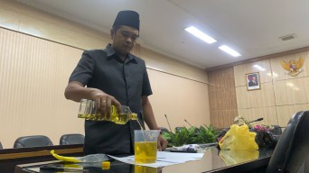 Komisi B DPRD Jember Turut Uji Volume dan Harga Minyakita di Pasaran