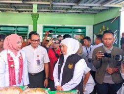 Gubernur Jatim Khofifah Gelar Pasar Murah di Sedati Gede Sidoarjo