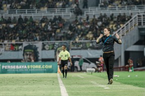 Persebaya Surabaya Siapkan Strategi Khusus Redam Persib Bandung di GBT