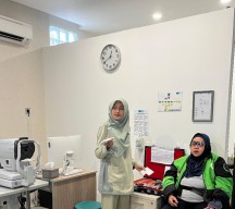 Klinik Mata di Trenggalek Bagikan 1000 Kacamata Gratis bagi Driver Ojol