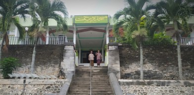 Jejak Islam di Pesisir Lamongan: Kisah Masjid Tiban Sunan Sendang Duwur