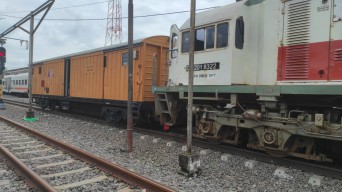 Tabrakan Kereta Api Kertanegara Vs Truk Pupuk di Kediri, Awak KA Terluka