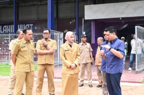 Tinjau Stadion Brawijaya Kediri, Vinanda Prameswati Siapkan Rencana Perbaikan