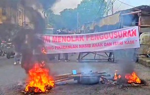 PKL Pepelegi Sidoarjo Tolak Penggusuran, Demonstrasi Memanas