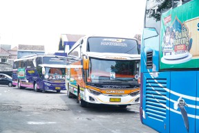 Ratusan Warga Lamongan Manfaatkan Program Balik Bareng 2025