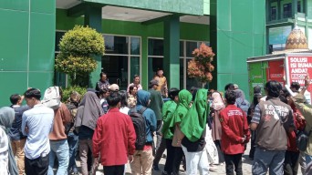 Mahasiswa UIJ Demo Tuntut Transparansi Biaya KKN yang Dinilai Memberatkan