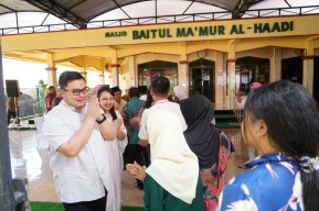 Ikuti Halal Bihalal Lingkungan, Mas Dhito Dikenal Ramah dan Penghobi Vespa