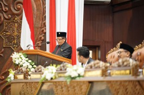 Fraksi PDIP DPRD Jatim Kritisi Ketimpangan LKPJ Gubernur 2024