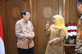 Gubernur Khofifah Perintahkan Apindo Jatim Hindari PHK, Ini Alasannya