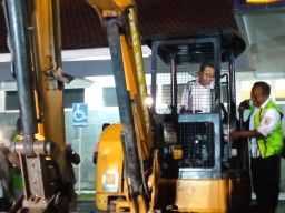 Gus Fawait Minta Warga Jember Share Loc Jalan Rusak, TRC Gercep Perbaiki