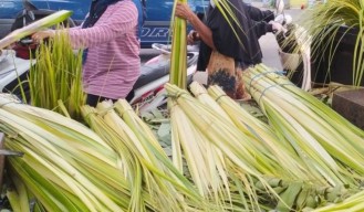 Pedagang Pasar Besar Madiun Sambat Lebaran Ketupat Sepi