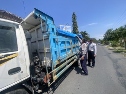 25 Truk ODOL di Ponorogo Terjaring Razia, 2 Sopir Kabur