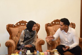 Di Kota Kediri Kaesang Bicara Kesehatan hingga Pendidikan Bareng Mbak Vinanda