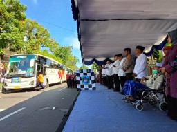1.851 Jamaah Haji Asal Lamongan Dilepas Menuju Asrama Haji Sukolilo Surabaya