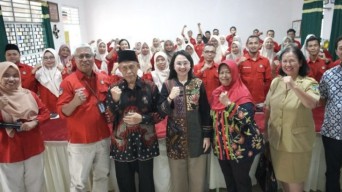 Mbak Cicha Perjuangkan Kesejahteraan Guru SMA Dharma Wanita dalam Rencana Sekolah Rakyat