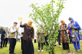 Gubernur Jatim Khofifah Tanam Simbol Peradaban Baru di IKN