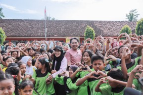 Pesan Fawait pada Pelajar Pinggiran Jember: Saya Anak Desa jadi Bupati
