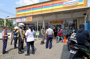 Jukir Liar di Minimarket Surabaya Mulai Dibersihkan