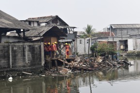 Surabaya Mulai Normalisasi Sungai, Sejumlah Bangunan Liar Ditertibkan