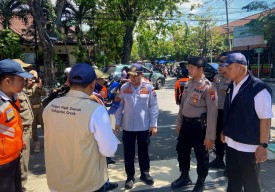Polres Gresik Tertibkan Parkir Liar, Temukan Sejumlah Jukir Tak Resmi