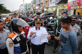 Tempat Usaha Wajib Sediakan Jukir, Eri: Kalau Tidak Mau Jangan Buka di Surabaya