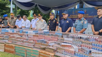Bea Cukai Jatim Musnahkan 12 Juta Batang Rokok Ilegal