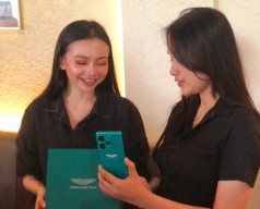 Realme Kenalkan Seri Eksklusif Bareng Aston Martin di Surabaya