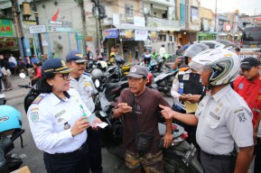 Dishub Tertibkan Parkir Liar di RS Adi Husada Surabaya