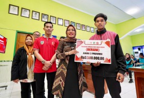 Mas Dhito Beri Beasiswa Puluhan Atlet Berprestasi